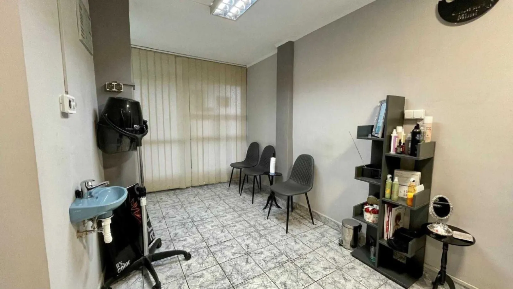Agentia Imobiliara BRASADAS vinde gars. PARTER la Burdea. - Agentia Imobiliara BRASADAS vinde garsoniera in zona Burdea, la parter.
Imobilul poate avea si destination de spatiu comercial.
Www.brasadas.com.