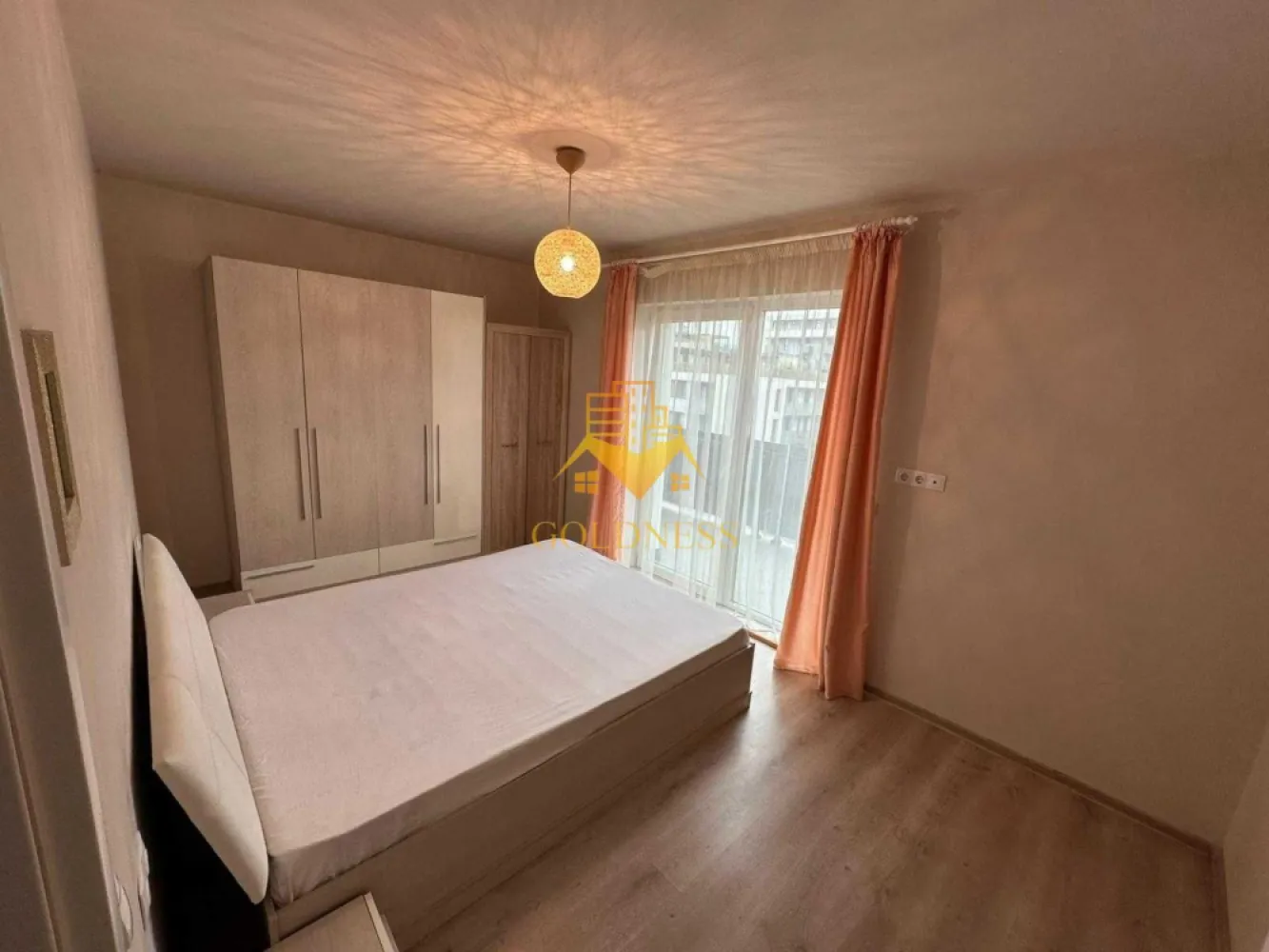 3 camere, Buna ziua, Calea Turzii, Grand Hotel Italia, Parcare - GOLDNESS Imobiliare vă propune spre închiriere un apartament cu 3 camere complet mobilat și utilat, la etajul 2 într-un imobil de 3 etaje, în Cartierul Buna ziua.
Dispune de loc de parcare, se pot parca 2 mașini.
Se află în apropierea stațiilor de transport în comun, magazine, restaurante, spații verzi, farmacii, etc. 

Apartamentul este compartimentat astfel:
 - 2 dormitoare cu pat matrimonial, dressing, noptiere
 - living cu canapea extensibilă 
 - bucătărie open space complet utilată și mobilată, loc de servit masa 
 - baie cu cabina de dus, calorifer port prosop și dulap pentru depozitare.
 - terasa de 20 mp.

Imobilul este dotat cu toate cele necesare- centrală proprie, frigider, aragaz, hotă, mașină de spălat haine, etc. 

Dacă sunteți interesați de acest apartament și doriți să îl vizionați, dar și pentru alte oferte nu ezitați să ne contactați telefonic sau prin e-mail. Vă stăm la dispoziție!
Pentru intermediere se percepe un comision de 50% din prețul chiriei!
