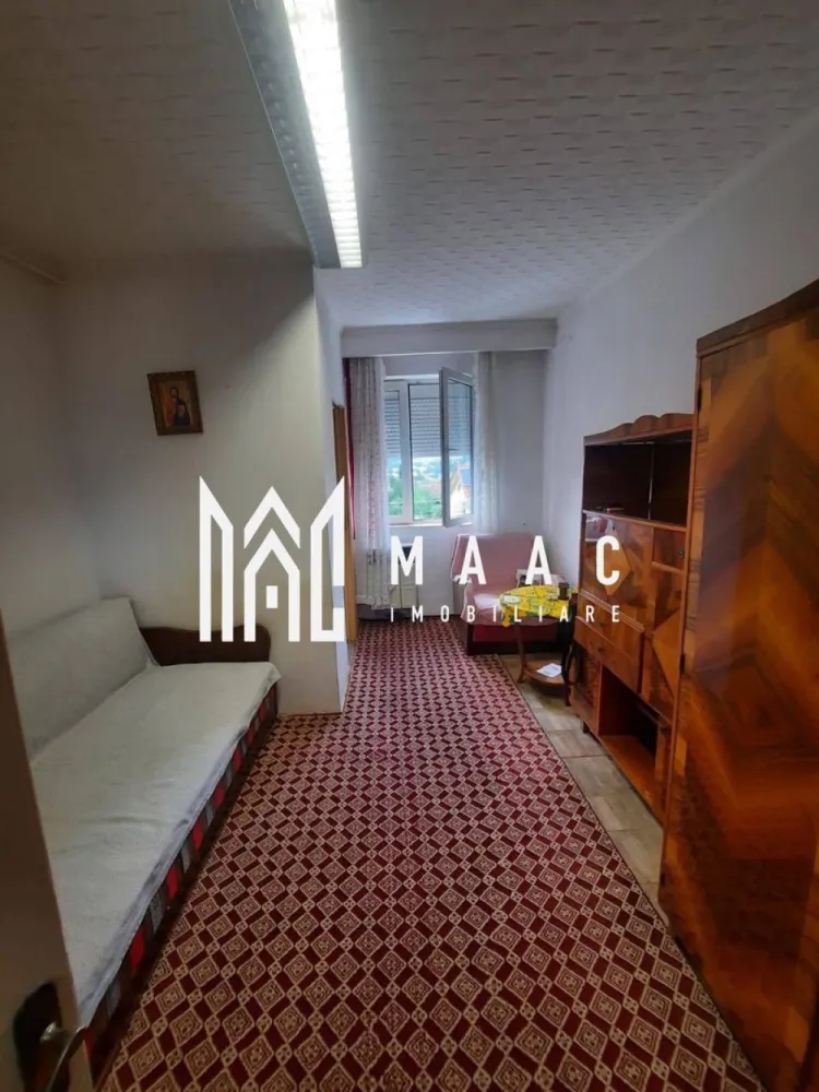 Garsoniera I Etajul 2 I 21 mp I Cisnădie - MAAC Imobiliare vă propune spre vânzare o garsonieră cochetă, situată în Cisnădie, ideală atât pentru locuit, cât și pentru investiție.

Locuința este amplasată la etajul 2 din 2 al unui imobil prevăzut cu acoperiș, oferind un plus de confort și protecție. Garsoniera are o suprafață de 24 mp și este compartimentată eficient, fiind compusă dintr-o cameră luminoasă, chicinetă practică, hol și baie.

Spațiul este bine organizat, ușor de întreținut și potrivit pentru o persoană sau un cuplu la început de drum. Zona este liniștită, cu acces facil către punctele de interes din oraș.

Pentru mai multe detalii precizați că ați văzut anunțul cu ID CP3037766