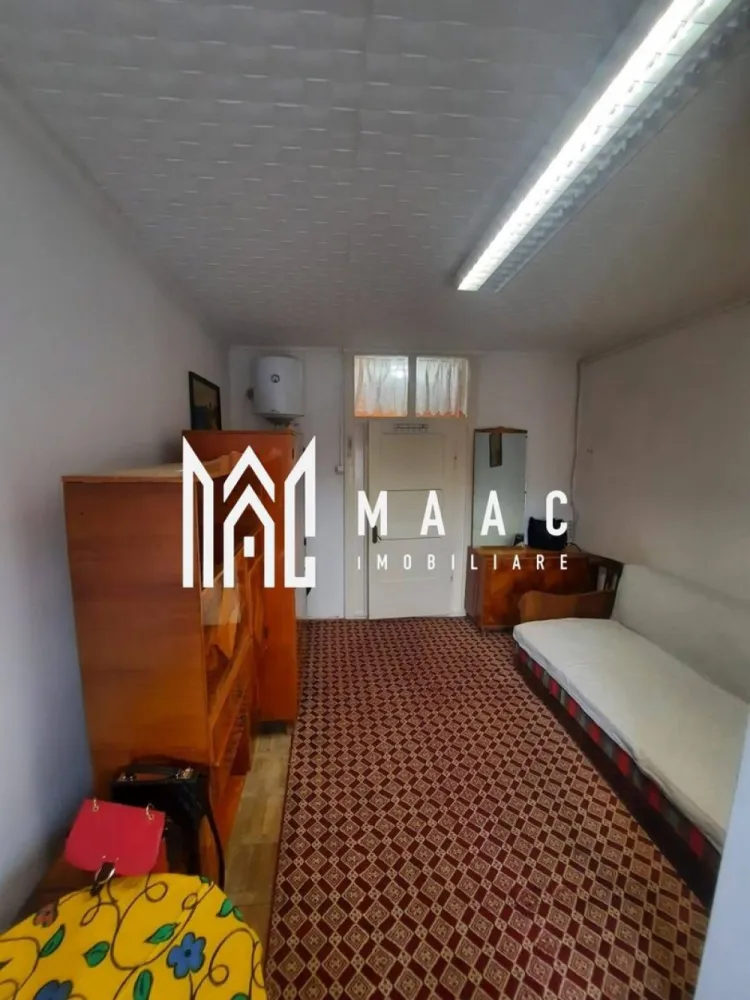 Garsoniera I Etajul 2 I 21 mp I Cisnădie - MAAC Imobiliare vă propune spre vânzare o garsonieră cochetă, situată în Cisnădie, ideală atât pentru locuit, cât și pentru investiție.

Locuința este amplasată la etajul 2 din 2 al unui imobil prevăzut cu acoperiș, oferind un plus de confort și protecție. Garsoniera are o suprafață de 24 mp și este compartimentată eficient, fiind compusă dintr-o cameră luminoasă, chicinetă practică, hol și baie.

Spațiul este bine organizat, ușor de întreținut și potrivit pentru o persoană sau un cuplu la început de drum. Zona este liniștită, cu acces facil către punctele de interes din oraș.

Pentru mai multe detalii precizați că ați văzut anunțul cu ID CP3037766