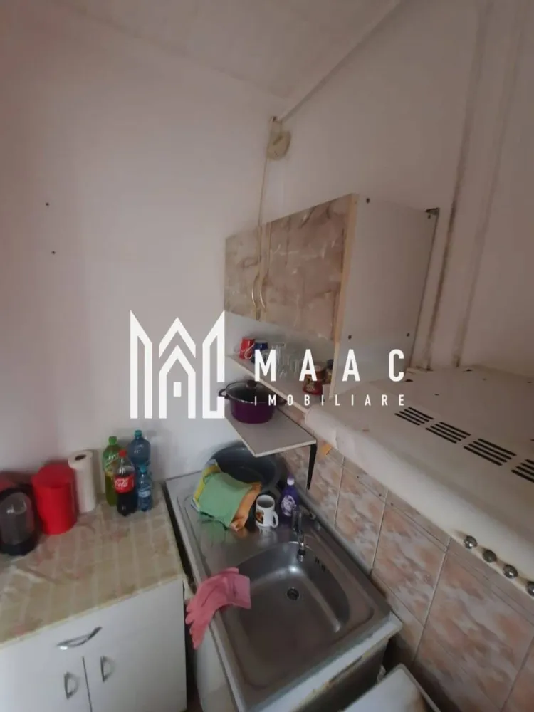 Garsoniera I Etajul 2 I 21 mp I Cisnădie - MAAC Imobiliare vă propune spre vânzare o garsonieră cochetă, situată în Cisnădie, ideală atât pentru locuit, cât și pentru investiție.

Locuința este amplasată la etajul 2 din 2 al unui imobil prevăzut cu acoperiș, oferind un plus de confort și protecție. Garsoniera are o suprafață de 24 mp și este compartimentată eficient, fiind compusă dintr-o cameră luminoasă, chicinetă practică, hol și baie.

Spațiul este bine organizat, ușor de întreținut și potrivit pentru o persoană sau un cuplu la început de drum. Zona este liniștită, cu acces facil către punctele de interes din oraș.

Pentru mai multe detalii precizați că ați văzut anunțul cu ID CP3037766