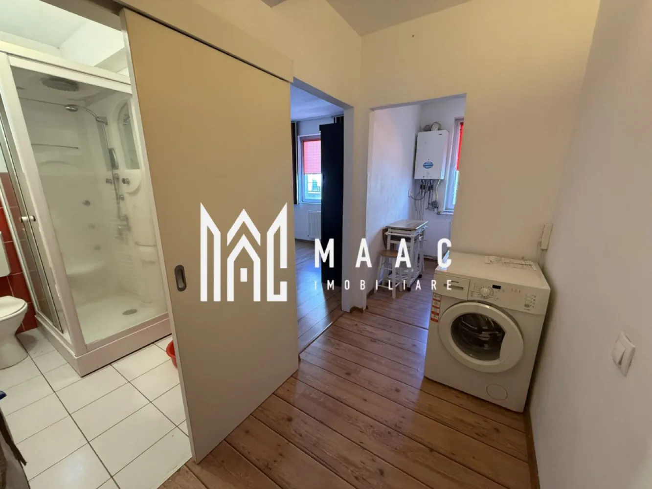 Apartament 1 camera Decomandat | Etaj 1 | Parcare | Turnisor - MAAC Imobiliare vă prezintă spre vânzare un apartament cu 1 cameră, situat la etajul 1, în cartierul Alma, Turnișor.

Caracteristici:
Apartament decomandat
1 cameră
Etaj 1 din 4
Bloc din cărămidă
An construcție: 2008

Compartimentare:
Hol de acces
Bucătărie separată utilata si mobilata.
Dormitor
Baie cu cabina si geam de aerisire.

Dotări și finisaje:
Centrală termică proprie
Parchet laminat în hol, bucătărie și cameră
Gresie și faianță în baie
Tâmplărie PVC cu geam termopan
Ușă metalică la intrare

Avantaje:
Loc de parcare inclus
Potrivit atât pentru locuit, cât și pentru investiție
Zonă liniștită, cu acces facil către oraș.

Pentru mai multe detalii precizati telefonic ca ati vazut anuntul cu ID: CP2900184