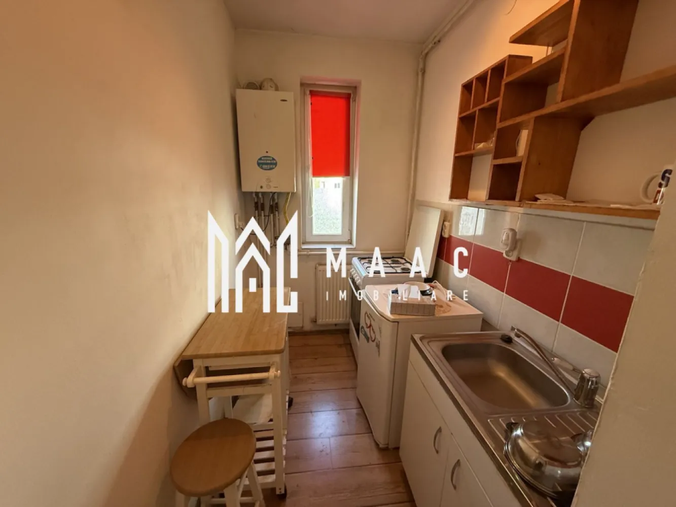 Apartament 1 camera Decomandat | Etaj 1 | Parcare | Turnisor - MAAC Imobiliare vă prezintă spre vânzare un apartament cu 1 cameră, situat la etajul 1, în cartierul Alma, Turnișor.

Caracteristici:
Apartament decomandat
1 cameră
Etaj 1 din 4
Bloc din cărămidă
An construcție: 2008

Compartimentare:
Hol de acces
Bucătărie separată utilata si mobilata.
Dormitor
Baie cu cabina si geam de aerisire.

Dotări și finisaje:
Centrală termică proprie
Parchet laminat în hol, bucătărie și cameră
Gresie și faianță în baie
Tâmplărie PVC cu geam termopan
Ușă metalică la intrare

Avantaje:
Loc de parcare inclus
Potrivit atât pentru locuit, cât și pentru investiție
Zonă liniștită, cu acces facil către oraș.

Pentru mai multe detalii precizati telefonic ca ati vazut anuntul cu ID: CP2900184