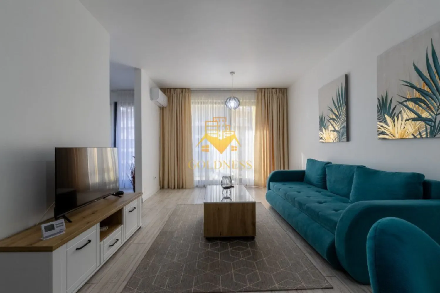 2 camere, premium, AC, garaj, bloc nou, Plopilor zona parcul Rozelor - GOLDNESS Imobiliare vă propune spre închiriere un apartament cu 2 camere open space, complet mobilat și utilat, la etajul 8 într-un imobil de etaje 10, în cartierul Plopilor.
 Apartamentul este compartimentat astfel:
 - dormitor cu pat matrimonial, dulap pentru haine, noptiere, TV
 - living cu bucatarie open-space bucătăria complet utilată, canapea extensibla, loc de servit masa, 
 - baie cu cada, calorifer port prosop inox și dulap pentru depozitare.
- terasa de 12 mp.
Ansamblul detine cea mai mare gradina privata din oras (10.000 mp), privelistea oferind relaxarea necesara fiind departe de zgomotul strazii principale.
Se află în apropierea stațiilor de transport în comun, magazine, restaurante, spații verzi, farmacii, etc. 
 
Dispune de loc de parcare subterana!

Dacă sunteți interesați de acest apartament și doriți să îl vizionați, dar și pentru alte oferte sau detalii nu ezitați să ne contactați telefonic sau prin e-mail - goldnessimobiliare@gmail.com. Vă stăm la dispoziție!