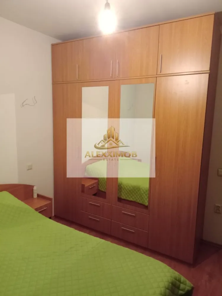 Apartament de Vanzare - Zona Brancoveanu - 55 MP - Se oferă spre vânzare un apartament cu 2 camere situat în zona Brancoveanu, într-un bloc construit în anul 1970, amplasat la etajul 1/4.

Locuința este parțial mobilată și reprezintă o opțiune potrivită atât pentru locuit, cât și pentru investiție. Apartamentul beneficiază de instalații și cabluri trase prin perete, oferind un aspect îngrijit și modern, fără cabluri aparente. De asemenea, este conectat la fibră optică, asigurând internet de mare viteză.

Caracteristici:

2 camere
Etaj 1/4
Bloc construit în 1970
Parțial mobilat
Cabluri TV și internet trase prin perete
Conexiune fibră optică
Uscatorie pe scara.
Zonă cu acces facil la transport, magazine și alte puncte de interes

Pentru detalii suplimentare și programarea unei vizionări, vă rog să mă contactați.

pret: 150000 e neg.

Alexximob Estate - tel. 0751454742

comision 1%