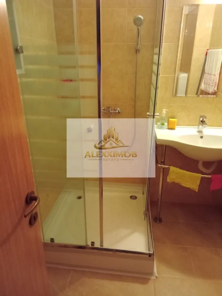 Apartament de Vanzare - Zona Brancoveanu - 55 MP - Se oferă spre vânzare un apartament cu 2 camere situat în zona Brancoveanu, într-un bloc construit în anul 1970, amplasat la etajul 1/4.

Locuința este parțial mobilată și reprezintă o opțiune potrivită atât pentru locuit, cât și pentru investiție. Apartamentul beneficiază de instalații și cabluri trase prin perete, oferind un aspect îngrijit și modern, fără cabluri aparente. De asemenea, este conectat la fibră optică, asigurând internet de mare viteză.

Caracteristici:

2 camere
Etaj 1/4
Bloc construit în 1970
Parțial mobilat
Cabluri TV și internet trase prin perete
Conexiune fibră optică
Uscatorie pe scara.
Zonă cu acces facil la transport, magazine și alte puncte de interes

Pentru detalii suplimentare și programarea unei vizionări, vă rog să mă contactați.

pret: 150000 e neg.

Alexximob Estate - tel. 0751454742

comision 1%