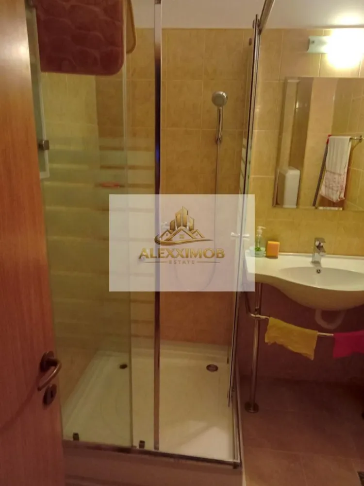 Apartament de Vanzare - Zona Brancoveanu - 55 MP - Se oferă spre vânzare un apartament cu 2 camere situat în zona Brancoveanu, într-un bloc construit în anul 1970, amplasat la etajul 1/4.

Locuința este parțial mobilată și reprezintă o opțiune potrivită atât pentru locuit, cât și pentru investiție. Apartamentul beneficiază de instalații și cabluri trase prin perete, oferind un aspect îngrijit și modern, fără cabluri aparente. De asemenea, este conectat la fibră optică, asigurând internet de mare viteză.

Caracteristici:

2 camere
Etaj 1/4
Bloc construit în 1970
Parțial mobilat
Cabluri TV și internet trase prin perete
Conexiune fibră optică
Uscatorie pe scara.
Zonă cu acces facil la transport, magazine și alte puncte de interes

Pentru detalii suplimentare și programarea unei vizionări, vă rog să mă contactați.

pret: 150000 e neg.

Alexximob Estate - tel. 0751454742

comision 1%