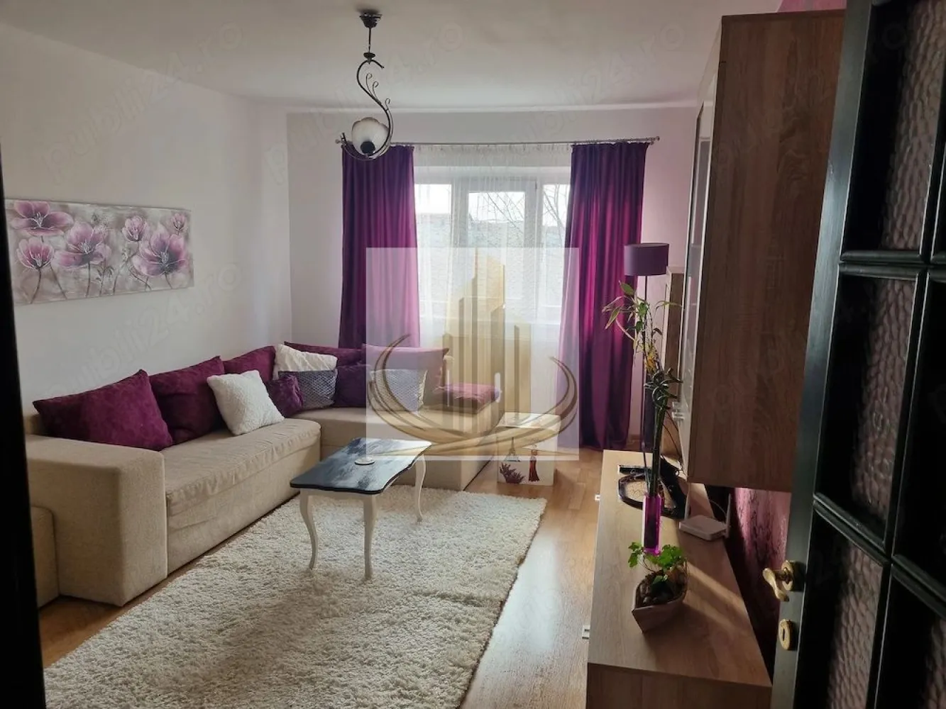 Grand Mobilis 2 camere girocului, centrala proprie - Grand Mobilis propune spre închiriere un apartament cu 2 camere, situat în zona Girocului – o locație apreciată pentru liniște și acces facil către toate punctele de interes. Apartamentul este decomandat, bine compartimentat și pregătit pentru mutare imediată, oferind confortul necesar unui stil de viață modern. 📐 Suprafață: 54 mp 🏢 Etaj intermediar (et. 3/4) 🔥 Centrală termică proprie ❄️ Aer condiționat 🛋 Complet utilat și mobilat 📍 Locație excelentă: – zonă liniștită – acces rapid la mijloace de transport în comun – în apropiere de magazine, supermarketuri, farmacii, școli și grădinițe – la câteva minute de sala de fitness Gym One 2, ideal pentru un stil de viață activ 💪 💰 Preț: 400 euro/lună + garanție 400 euro Un apartament ideal pentru cei care își doresc confort, accesibilitate și facilități în imediata apropiere. 📞 Programează o vizionare și descoperă dacă este locuința potrivită pentru tine! ID intern CP3038511