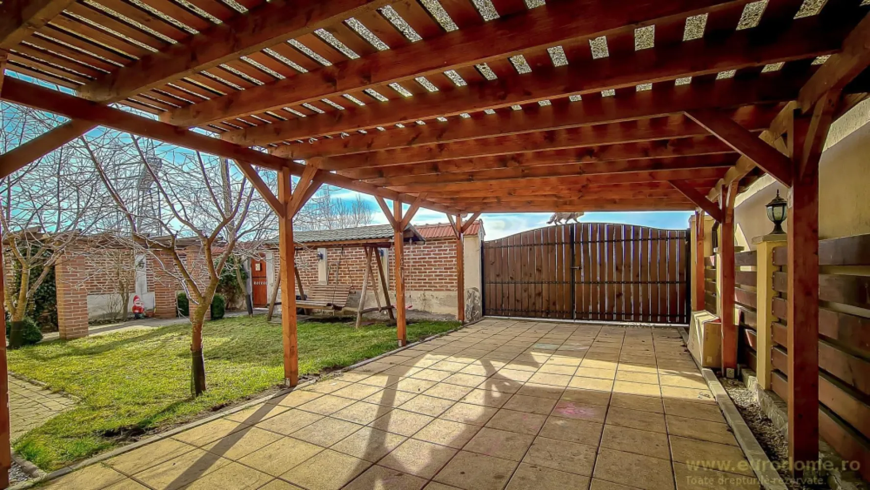 Casa noua, intrare Stupini
