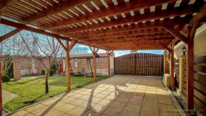 Casa noua, intrare Stupini