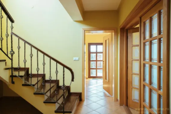 Casa noua, intrare Stupini
