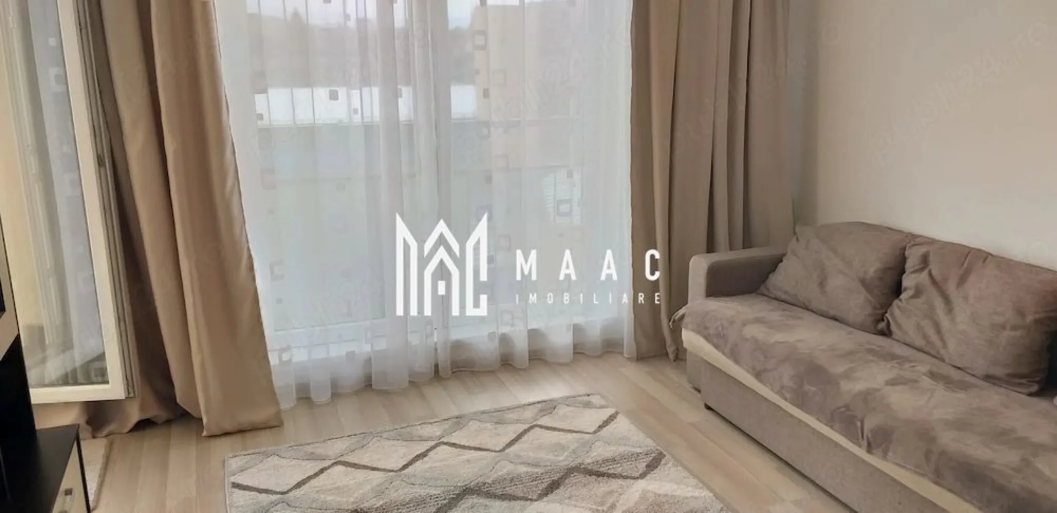 Garsonieră 31 mpu I Mobilată I Utilată I Terasă I Turnișor - MAAC Imobiliare propune spre achiziție o garsonieră decomandată, situată la etajul 3 al unui bloc construit în 2013, în cartierul Alma din Turnișor.

Caracteristici ale proprietății

Suprafață utilă: 31 mp
Compartimentare: hol de acces, cameră de zi, bucătărie, baie
Terasa: 5,6 mp
Structură: beton, zidărie din cărămidă, izolație exterioară cu polistiren
Etaj: 3 dintr-un imobil cu mansardă locuibilă
Vecinătăți: apartamente pe stânga și dreapta, mansarda locuibilă deasupra

Garsoniera se vinde mobilată și utilată, exact ca în fotografii.
 
Facilități

locuri de parcare gratuite în zonă
potrivită atât pentru investiție, cât și pentru locuire

Pentru mai multe detalii și programarea unei vizionări, contactați MAAC Imobiliare, menționând ID CP3033495.