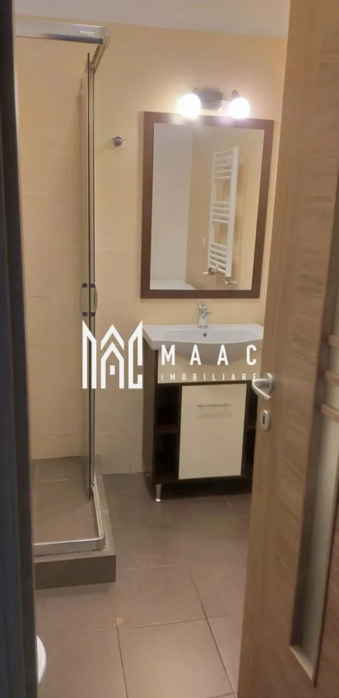 Garsonieră 31 mpu I Mobilată I Utilată I Terasă I Turnișor - MAAC Imobiliare propune spre achiziție o garsonieră decomandată, situată la etajul 3 al unui bloc construit în 2013, în cartierul Alma din Turnișor.

Caracteristici ale proprietății

Suprafață utilă: 31 mp
Compartimentare: hol de acces, cameră de zi, bucătărie, baie
Terasa: 5,6 mp
Structură: beton, zidărie din cărămidă, izolație exterioară cu polistiren
Etaj: 3 dintr-un imobil cu mansardă locuibilă
Vecinătăți: apartamente pe stânga și dreapta, mansarda locuibilă deasupra

Garsoniera se vinde mobilată și utilată, exact ca în fotografii.
 
Facilități

locuri de parcare gratuite în zonă
potrivită atât pentru investiție, cât și pentru locuire

Pentru mai multe detalii și programarea unei vizionări, contactați MAAC Imobiliare, menționând ID CP3033495.
