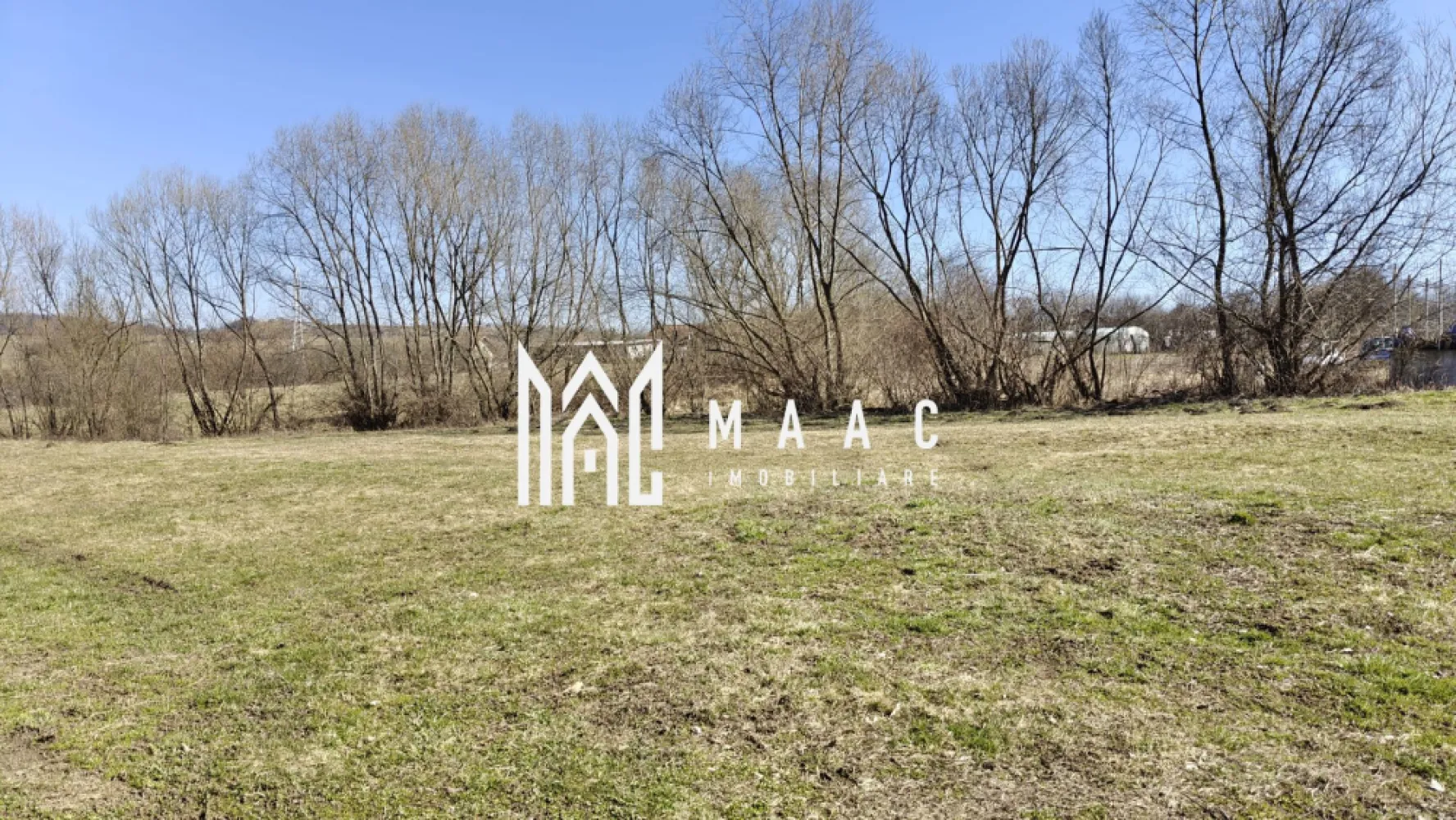 Teren intravilan I 946 mp rezidențial I Utilități I Cisnădie - MAAC Imobiliare propune spre vânzare o parcelă de teren intravilan, ideală pentru construirea unei locuințe individuale, situată într-o zonă de case noi, în raza orașului Cisnădie. Proprietatea se remarcă prin potențial ridicat, liniște și acces rapid către oraș.

Caracteristici principale:
-Suprafață teren: 946 mp
-Clasificare: intravilan
-Acces: drumul se încheie la limita proprietății
-Geometrie: formă neregulată, cu suprafață generoasă, potrivită pentru construcții, curte și anexe
-Vecinătăți: construcții existente doar pe una dintre laturile terenului
-Panoramă: vedere frumoasă către orașul Cisnădie

Utilități:
-Gaz, apă, canalizare și curent electric la limita ultimei proprietăți, la aproximativ 15 m
-Zonă în dezvoltare, cu infrastructură în curs de extindere

Terenul este potrivit pentru casă individuală, locuință modernă sau duplex, fiind amplasat într-o zonă liniștită, înconjurată de natură, ideală pentru proiecte rezidențiale care necesită spațiu amplu și intimitate.

Pentru mai multe detalii sau pentru programarea unei vizionări, vă rugăm să menționați telefonic că ați văzut anunțul cu numărul de CP: CP2889738.