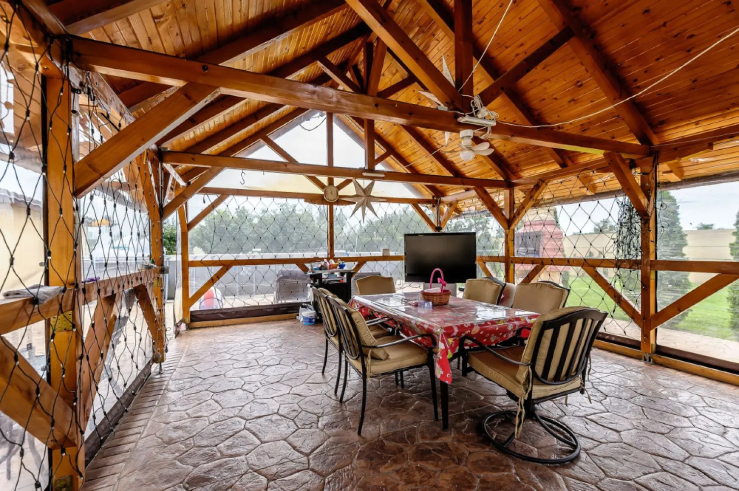 Rezervat Proprietate de vis cu teren 2880 mp și facilități PREMIUM