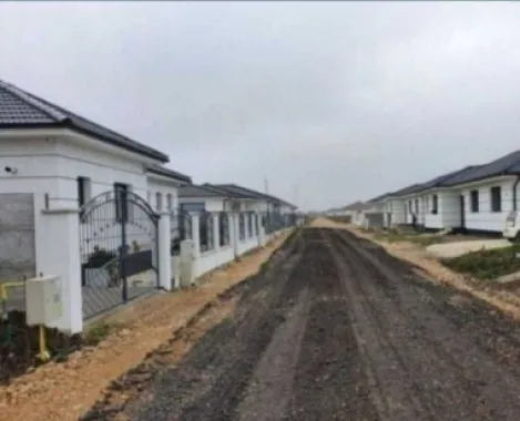 BRASADAS vinde casa NOUA în zona Lucian Blaga.