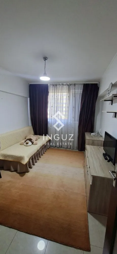 Apartament 2 camere de închiriat | Decomandat | Obor – Șoseaua Colenti - Apartament 2 camere de închiriat | Decomandat | Obor – Șoseaua Colentina

Preț: 500 EUR

Apartament cu 2 camere, decomandat, situat în zona Obor, pe Șoseaua Colentina, într-o locație bine conectată, aproape de metrou și multiple facilități urbane.

Detalii proprietate:
• Suprafață utilă: 55 mp
• Compartimentare decomandată
• Etaj 6
• Construcție: 1977–1990

Compartimentare:
• Living
• Dormitor
• Bucătărie
• Baie

Dotări:
• Complet mobilat
• Complet utilat
• Pregătit pentru mutare imediată

Localizare:
• Aproape de Metrou Obor
• Acces rapid către mijloace de transport în comun
• În apropiere de magazine, supermarketuri și piața Obor

Informații suplimentare:
• Disponibil imediat
• Ideal pentru cuplu sau persoane singure