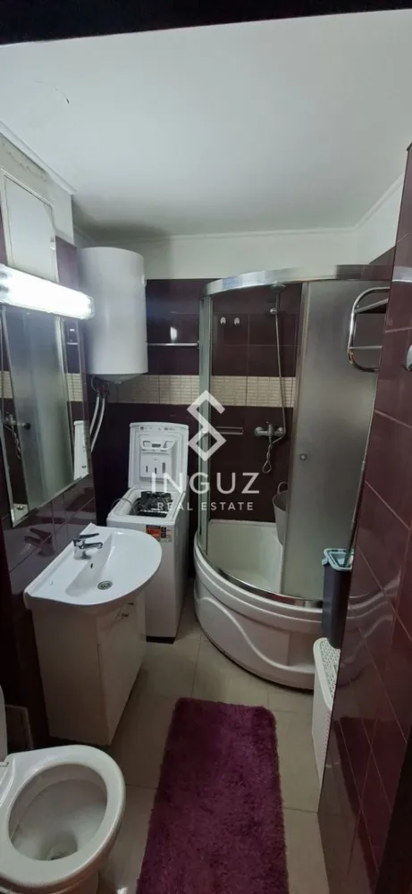 Apartament 2 camere de închiriat | Decomandat | Obor – Șoseaua Colenti - Apartament 2 camere de închiriat | Decomandat | Obor – Șoseaua Colentina

Preț: 500 EUR

Apartament cu 2 camere, decomandat, situat în zona Obor, pe Șoseaua Colentina, într-o locație bine conectată, aproape de metrou și multiple facilități urbane.

Detalii proprietate:
• Suprafață utilă: 55 mp
• Compartimentare decomandată
• Etaj 6
• Construcție: 1977–1990

Compartimentare:
• Living
• Dormitor
• Bucătărie
• Baie

Dotări:
• Complet mobilat
• Complet utilat
• Pregătit pentru mutare imediată

Localizare:
• Aproape de Metrou Obor
• Acces rapid către mijloace de transport în comun
• În apropiere de magazine, supermarketuri și piața Obor

Informații suplimentare:
• Disponibil imediat
• Ideal pentru cuplu sau persoane singure