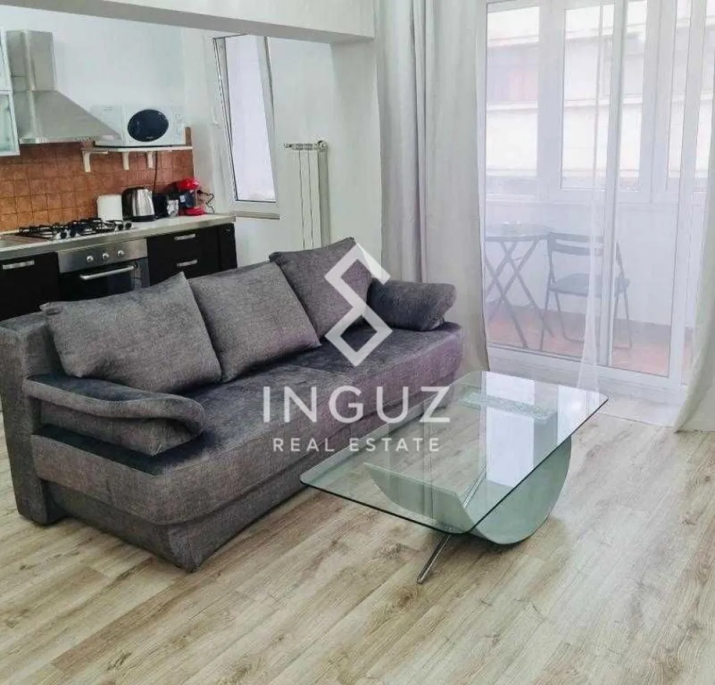 Apartament 2 camere de închiriat | Calea Victoriei | Locație premium - Apartament 2 camere de închiriat | Calea Victoriei | Locație premium

Preț: 650 EUR (negociabil)

Apartament exclusivist cu 2 camere, situat pe Calea Victoriei, una dintre cele mai prestigioase și centrale zone din București, ideal pentru un stil de viață urban premium.

Detalii proprietate:
• Suprafață utilă: 54 mp
• Compartimentare semidecomandată
• Etaj 6
• Construcție: înainte de 1977

Compartimentare:
• Living luminos
• Dormitor confortabil
• Bucătărie
• Baie

Dotări:
• Complet mobilat și utilat
• Spațiu bine organizat
• Potrivit pentru locuire imediată

Localizare:
• Calea Victoriei – zonă centrală premium
• Acces rapid către restaurante, cafenele și zone de interes
• Aproape de mijloace de transport în comun

Informații suplimentare:
• Preț negociabil
• Ideal pentru persoane care caută o locație exclusivistă în centrul orașului