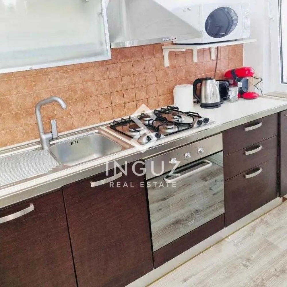 Apartament 2 camere de închiriat | Calea Victoriei | Locație premium - Apartament 2 camere de închiriat | Calea Victoriei | Locație premium

Preț: 650 EUR (negociabil)

Apartament exclusivist cu 2 camere, situat pe Calea Victoriei, una dintre cele mai prestigioase și centrale zone din București, ideal pentru un stil de viață urban premium.

Detalii proprietate:
• Suprafață utilă: 54 mp
• Compartimentare semidecomandată
• Etaj 6
• Construcție: înainte de 1977

Compartimentare:
• Living luminos
• Dormitor confortabil
• Bucătărie
• Baie

Dotări:
• Complet mobilat și utilat
• Spațiu bine organizat
• Potrivit pentru locuire imediată

Localizare:
• Calea Victoriei – zonă centrală premium
• Acces rapid către restaurante, cafenele și zone de interes
• Aproape de mijloace de transport în comun

Informații suplimentare:
• Preț negociabil
• Ideal pentru persoane care caută o locație exclusivistă în centrul orașului