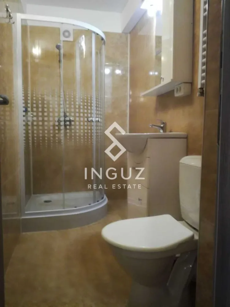 Apartament 2 camere de închiriat | Calea Victoriei | Locație premium - Apartament 2 camere de închiriat | Calea Victoriei | Locație premium

Preț: 650 EUR (negociabil)

Apartament exclusivist cu 2 camere, situat pe Calea Victoriei, una dintre cele mai prestigioase și centrale zone din București, ideal pentru un stil de viață urban premium.

Detalii proprietate:
• Suprafață utilă: 54 mp
• Compartimentare semidecomandată
• Etaj 6
• Construcție: înainte de 1977

Compartimentare:
• Living luminos
• Dormitor confortabil
• Bucătărie
• Baie

Dotări:
• Complet mobilat și utilat
• Spațiu bine organizat
• Potrivit pentru locuire imediată

Localizare:
• Calea Victoriei – zonă centrală premium
• Acces rapid către restaurante, cafenele și zone de interes
• Aproape de mijloace de transport în comun

Informații suplimentare:
• Preț negociabil
• Ideal pentru persoane care caută o locație exclusivistă în centrul orașului