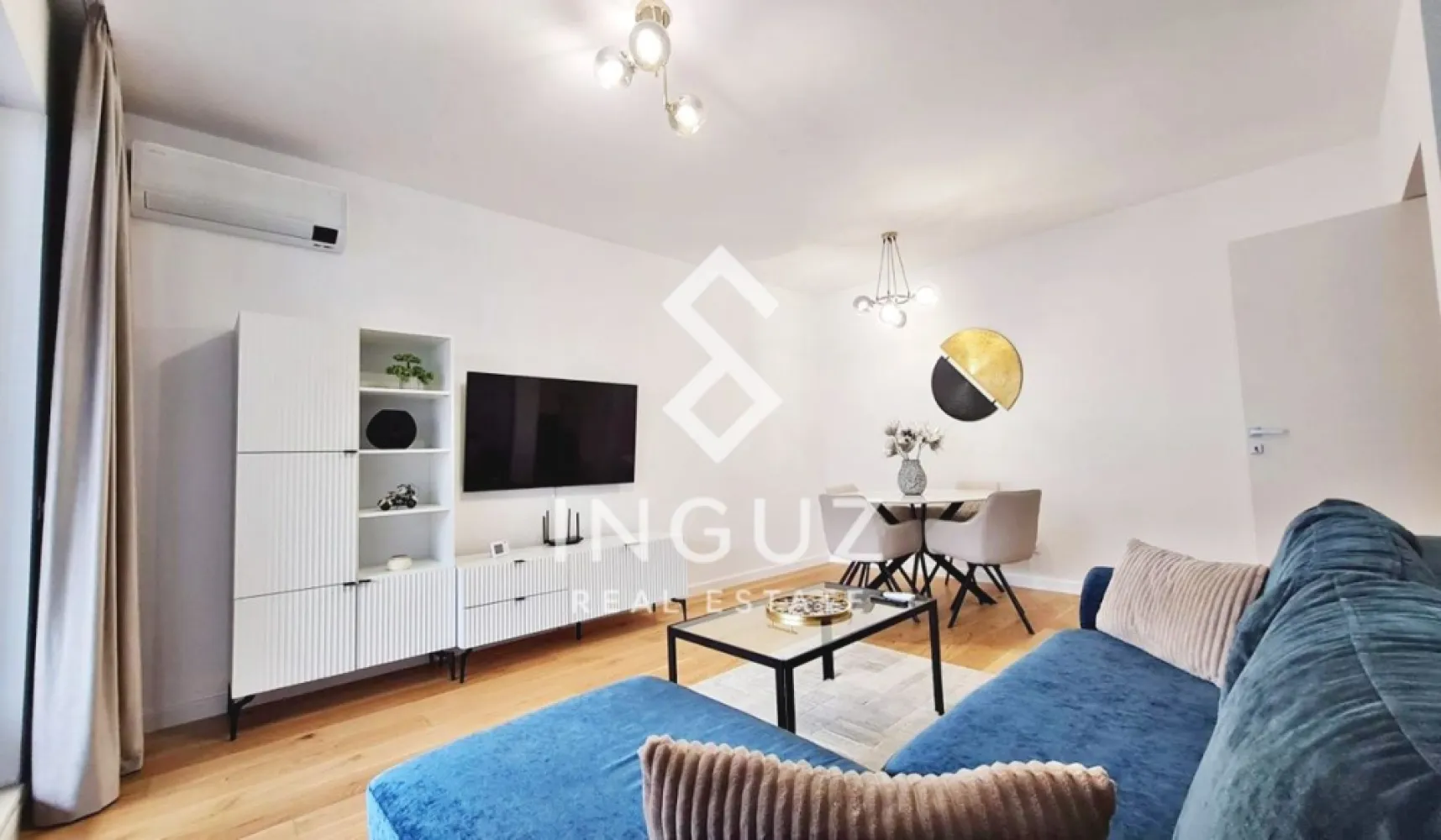 Apartament 3 camere de închiriat | Nusco City – Promenada Mall | Aviaț - Apartament 3 camere de închiriat | Nusco City – Promenada Mall | Aviației

Preț: 1.700 EUR

Apartament modern cu 3 camere, situat în complexul rezidențial Nusco City, una dintre cele mai căutate zone din nordul Bucureștiului, la doar câteva minute de Promenada Mall și principalele centre de business.

Detalii proprietate:
• Suprafață utilă: 90 mp
• Compartimentare decomandată
• Etaj 5 din 7
• Construcție 2023
• 2 băi | terasă generoasă

Compartimentare:
• Living spațios cu acces la terasă
• Bucătărie complet mobilată și utilată
• 2 dormitoare confortabile
• 2 băi moderne
• Terasă accesibilă din living și bucătărie

Dotări:
• Complet mobilat în stil modern
• Electrocasnice de ultimă generație
• Aer condiționat în fiecare cameră
• Finisaje premium

Facilități:
• Loc de parcare suprateran inclus
• Interfon și 2 lifturi
• Acces securizat și supraveghere video
• Spații verzi și zone pentru copii

Localizare:
• 5 minute de Promenada Mall
• Aproape de zona de business (Aviației, Pipera)
• Acces rapid către transport și puncte de interes

Informații suplimentare:
• Apartament ideal pentru rezidență premium sau expați
• Complex nou, foarte bine întreținut