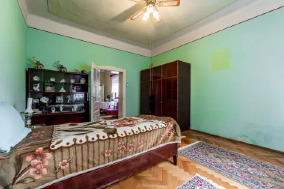 Casă cu teren de 370 mp în Zona Funcționarilor