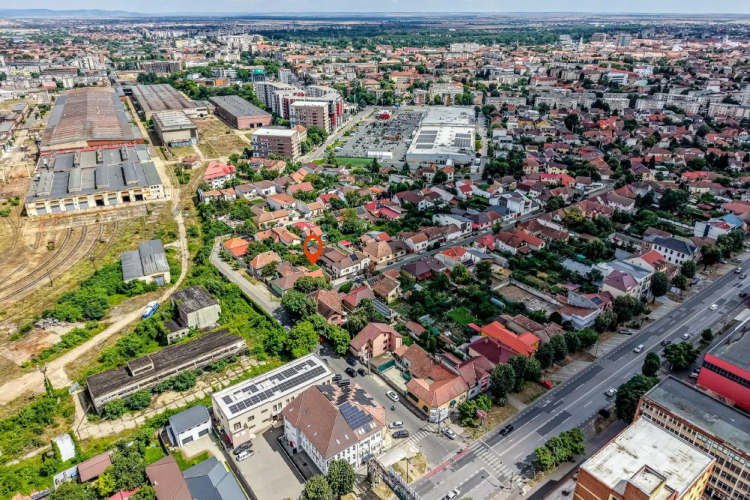 Casă cu teren de 370 mp în Zona Funcționarilor