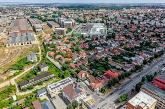 Casă cu teren de 370 mp în Zona Funcționarilor