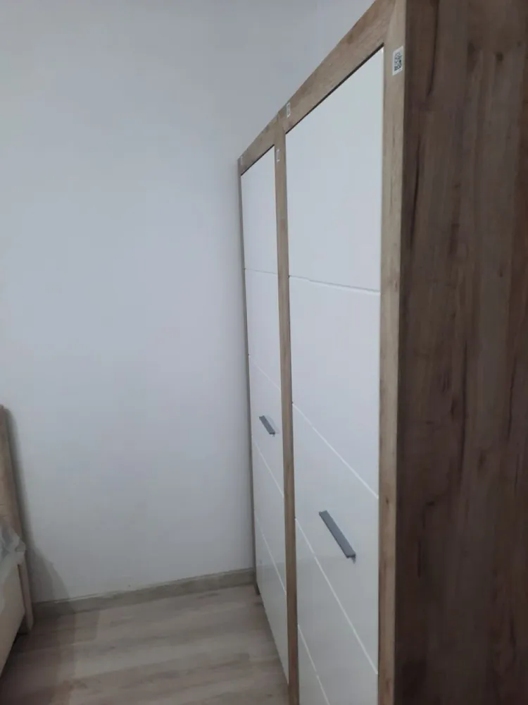 BRASADAS închiriază ap 2 cam 4/4 50mp RENOVAT Ferdinand. - Agenția imobiliara BRASADAS închiriază apartament semi-decomandat cu 2 camere situat la etajul 4/4 fără lift în zona Ferdinand.
Apartamentul este RENOVA, MOBILAT si UTILAT. 
Este situat la 5 min de Mall Veranda și de metroul Iancului.