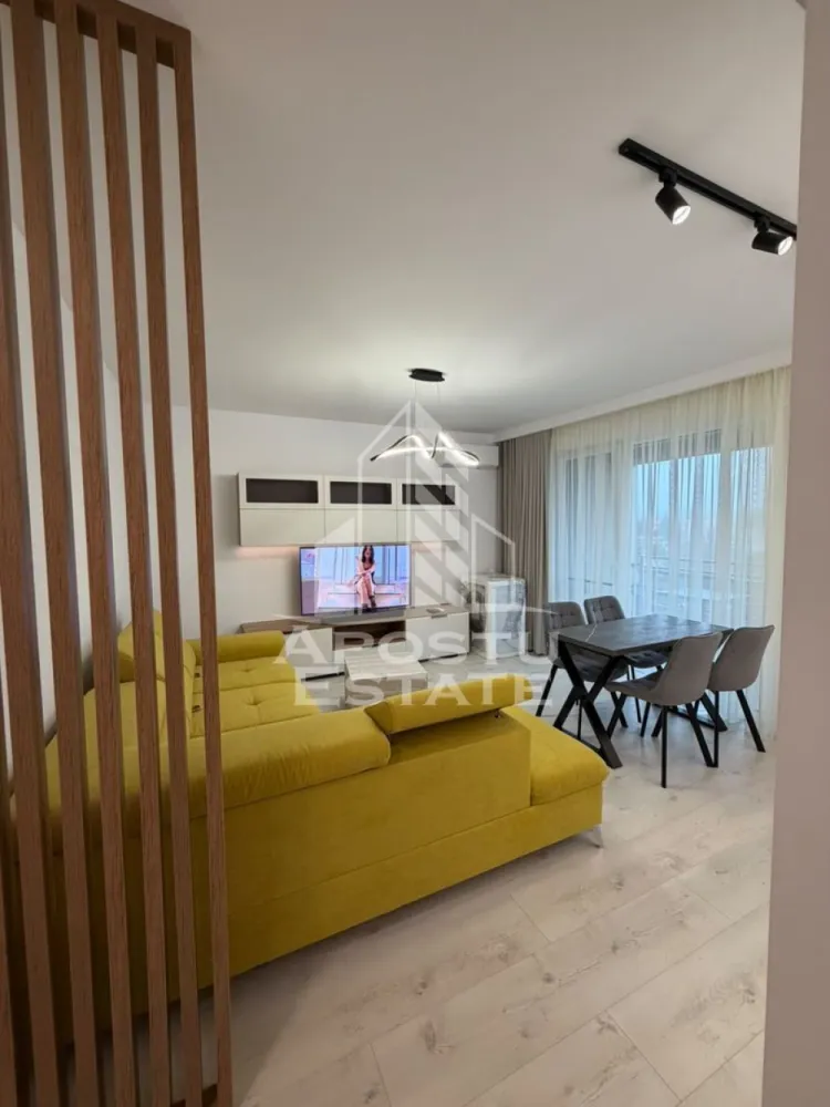 Apartament cu 3 camere de inchiriat, garaj subteran, Zona Aradului - APOSTU ESTATE va propune spre inchiriere un apartament cu 3 camere, 2 bai, complet mobilat si utilat in Zona Aradului, Timisoara, Judet Timis.
Imobilul este situat la etajul 3 si are 67 mp utili.
Compartimentare:
- living open-space cu bucataria
- 2 dormitoare
- baie cu cada
- baie cu cabina de dus
- balcon

Dotari si beneficii:
- centrala proprie incalzire prin pardoseala
- loc de parcare la subteran
- aparat de aer conditionat
- electrocasnice: frigider, aragaz, masina de spalat si uscat rufe, masina de spalat vase

Pentru mai multe detalii nu ezitati sa ne contactati!
Disponibilitate: imediata
Pret chirie: 800 de euro 
Va asteptam cu drag la o vizionare chiar si astazi!
ID intern: CP3227038