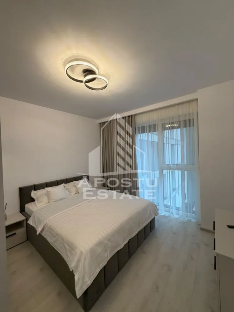 Apartament cu 3 camere de inchiriat, garaj subteran, Zona Aradului - APOSTU ESTATE va propune spre inchiriere un apartament cu 3 camere, 2 bai, complet mobilat si utilat in Zona Aradului, Timisoara, Judet Timis.
Imobilul este situat la etajul 3 si are 67 mp utili.
Compartimentare:
- living open-space cu bucataria
- 2 dormitoare
- baie cu cada
- baie cu cabina de dus
- balcon

Dotari si beneficii:
- centrala proprie incalzire prin pardoseala
- loc de parcare la subteran
- aparat de aer conditionat
- electrocasnice: frigider, aragaz, masina de spalat si uscat rufe, masina de spalat vase

Pentru mai multe detalii nu ezitati sa ne contactati!
Disponibilitate: imediata
Pret chirie: 800 de euro 
Va asteptam cu drag la o vizionare chiar si astazi!
ID intern: CP3227038