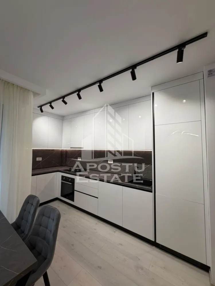 Apartament cu 3 camere de inchiriat, garaj subteran, Zona Aradului