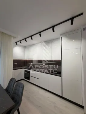 Apartament cu 3 camere de inchiriat, garaj subteran, Zona Aradului