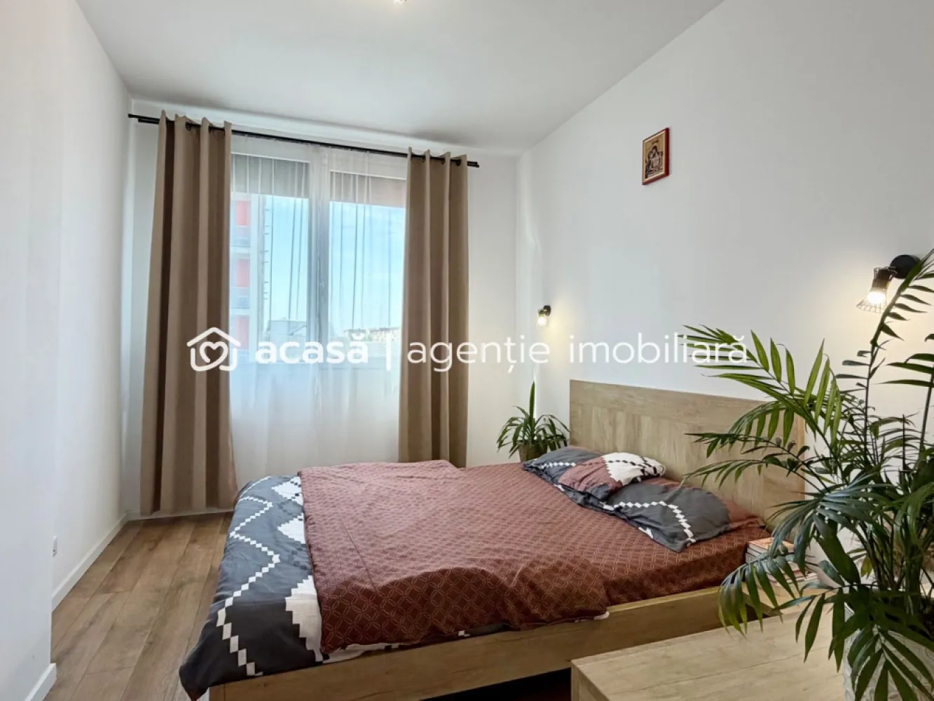 Apartament cu 2 camere la cheie cu loc de parcare in ARED langa AFI - Comision 0%
Se oferă spre închiriere apartament cu 2 camere, situat în complexul ARED City, în cel mai frumos cartier rezidential din ARAD, chiar lângă AFI.

Locuința este compusă din living cu bucătărie open space, dormitor, baie, hol și balcon, cu acces direct din zona de zi.

Apartamentul este complet mobilat și utilat, amenajat modern, „la cheie”, gata pentru mutare imediată. Beneficiază de încălzire în pardoseală și centrală proprie, oferind un confort ridicat pe tot parcursul anului.

Este situat la etajul 2, într-un imobil dotat cu lift. 

În plus, dispune de loc de parcare inclus.
📞 Pentru detalii și programarea unei vizionări:
Blaga Flavius – 0754467525 Consultant imobiliar acreditat APAIR (Asociația Profesională a Agenților Imobiliari din România)

Birou: ACASĂ | Agenție imobiliară Arad
Adresă: Bulevardul Decebal 2, Arad 310133