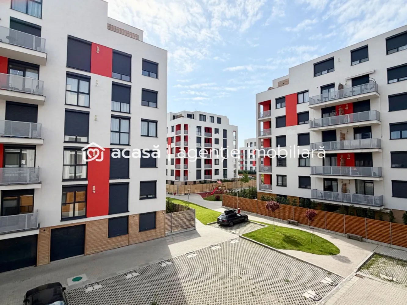 Apartament cu 2 camere la cheie cu loc de parcare in ARED langa AFI - Comision 0%
Se oferă spre închiriere apartament cu 2 camere, situat în complexul ARED City, în cel mai frumos cartier rezidential din ARAD, chiar lângă AFI.

Locuința este compusă din living cu bucătărie open space, dormitor, baie, hol și balcon, cu acces direct din zona de zi.

Apartamentul este complet mobilat și utilat, amenajat modern, „la cheie”, gata pentru mutare imediată. Beneficiază de încălzire în pardoseală și centrală proprie, oferind un confort ridicat pe tot parcursul anului.

Este situat la etajul 2, într-un imobil dotat cu lift. 

În plus, dispune de loc de parcare inclus.
📞 Pentru detalii și programarea unei vizionări:
Blaga Flavius – 0754467525 Consultant imobiliar acreditat APAIR (Asociația Profesională a Agenților Imobiliari din România)

Birou: ACASĂ | Agenție imobiliară Arad
Adresă: Bulevardul Decebal 2, Arad 310133