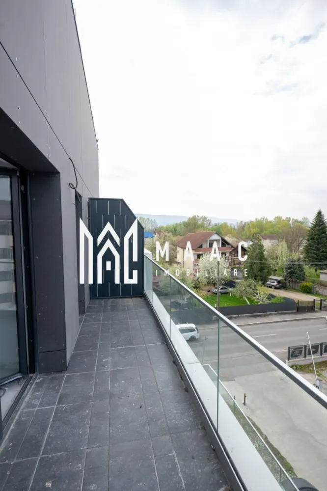 GARSONIERA| BLOC NOU| ETAJ 3 CU LIFT| GARAJ INCLUS - Garsonieră modernă de vânzare – Bloc nou, etaj 3, Agrement Ostroveni

MAAC Imobiliare vă propune spre vânzare o garsonieră situată într-un bloc nou, pe strada Ostroveni, in vecinatatea bulevardului Dem Radulescu la etajul 3 al unui imobil dotat cu lift, amplasat într-o zonă liniștită și în continuă dezvoltare.

Locuința este bine compartimentată și oferă:

Living spațios
Bucătărie închisă
Hol generos
Baie
Terasă

Garsoniera se predă „la cheie”, cu finisaje moderne și dotări incluse:

Gresie și parchet
Centrală proprie
Încălzire în pardoseală
Uși interioare
Prize și întrerupătoare montate
Baie complet utilată

În plus, proprietatea dispune de un garaj situat la demisolul blocului, inclus în preț.

Ideală atât pentru locuit, cât și pentru investiție, această garsonieră oferă confort și acces facil către punctele de interes din zonă.

Pentru mai multe informații și programarea unei vizionări, vă stăm la dispoziție!
