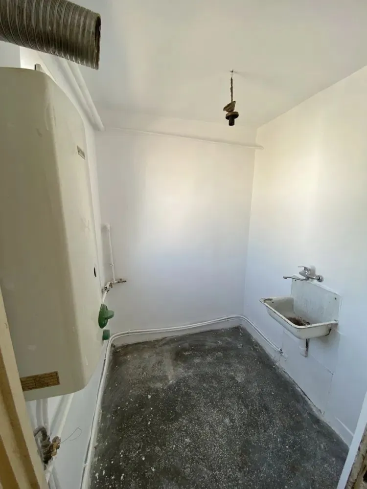 Ag EUROPA vinde ap 2 cam 33mp la etajul 4 in Solidaritatii. - Agenția EUROPA vinde apartament 2 camere in zona Solidaritatii cu suprafata utila de 33mp la etajul 4 cu usa metalica de siguranta, geamuri termopane, fara centrala termica la scara cu interfon.