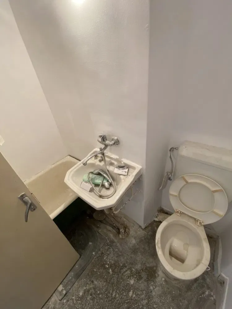 Ag EUROPA vinde ap 2 cam 33mp la etajul 4 in Solidaritatii. - Agenția EUROPA vinde apartament 2 camere in zona Solidaritatii cu suprafata utila de 33mp la etajul 4 cu usa metalica de siguranta, geamuri termopane, fara centrala termica la scara cu interfon.