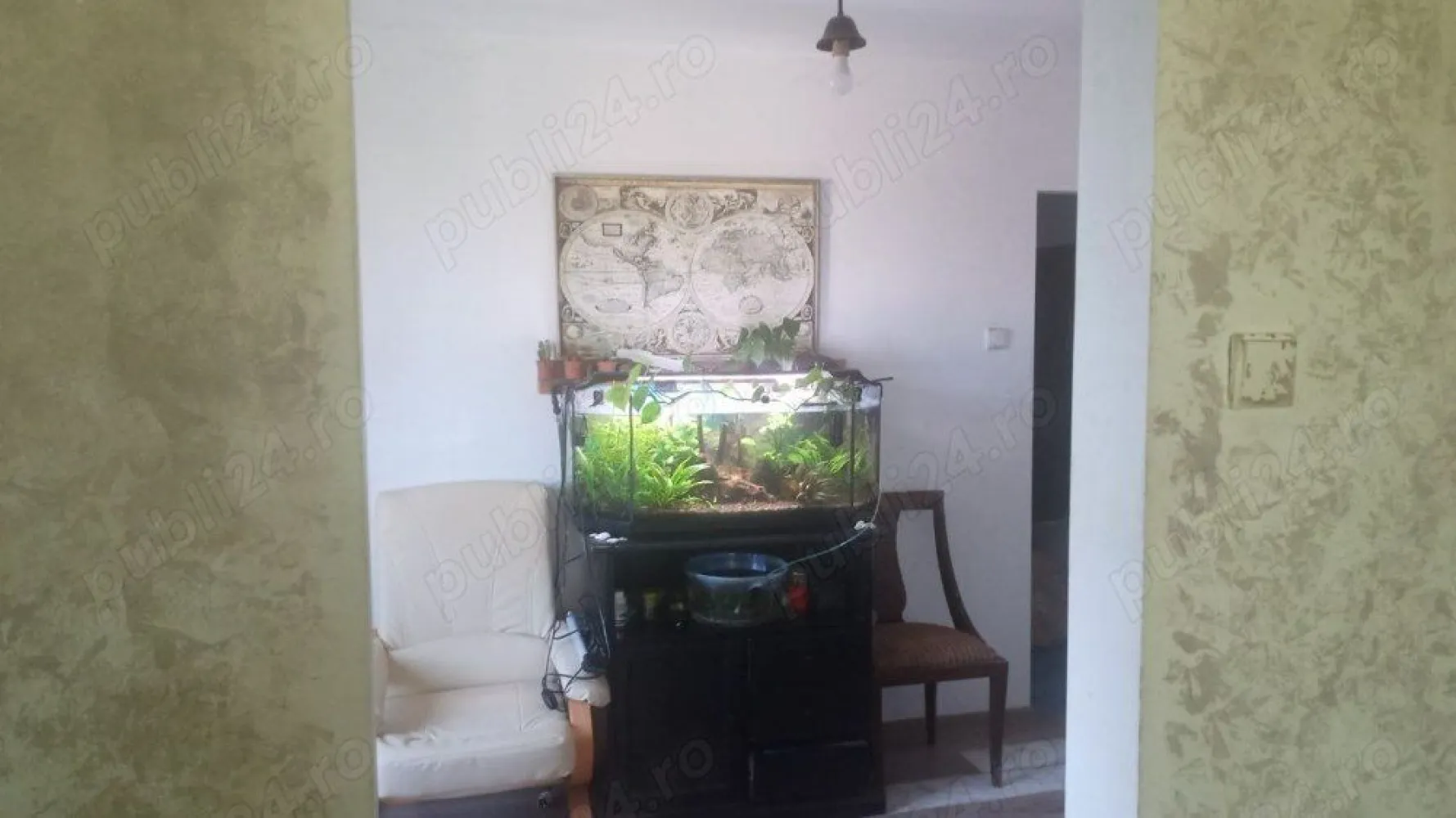BRASADAS vinde ap w cam etaj 4/4 in Micro 14. - Agentia Imobiliara BRASADAS vinde apartament în zona liniștită, pereți izolați, încălzire cu convectoare de gaz, aer condiționat, boiler, ferestre din PVC.
Infrastructură foarte convenabilă - grădiniță și parcarea chiar sub ferestre, la 100 de metri de Penny, 150 de metri de Profi și stațiile de autobuz, școli, farmacii, spital, piață alimentară în apropiere. 7 minute de mers pe jos până la mall și Kaufland. Aproape de centrul nou. Zonă verde, cu locuri de joacă pentru copii și vecini buni.