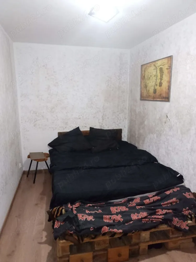 BRASADAS vinde ap w cam etaj 4/4 in Micro 14. - Agentia Imobiliara BRASADAS vinde apartament în zona liniștită, pereți izolați, încălzire cu convectoare de gaz, aer condiționat, boiler, ferestre din PVC.
Infrastructură foarte convenabilă - grădiniță și parcarea chiar sub ferestre, la 100 de metri de Penny, 150 de metri de Profi și stațiile de autobuz, școli, farmacii, spital, piață alimentară în apropiere. 7 minute de mers pe jos până la mall și Kaufland. Aproape de centrul nou. Zonă verde, cu locuri de joacă pentru copii și vecini buni.