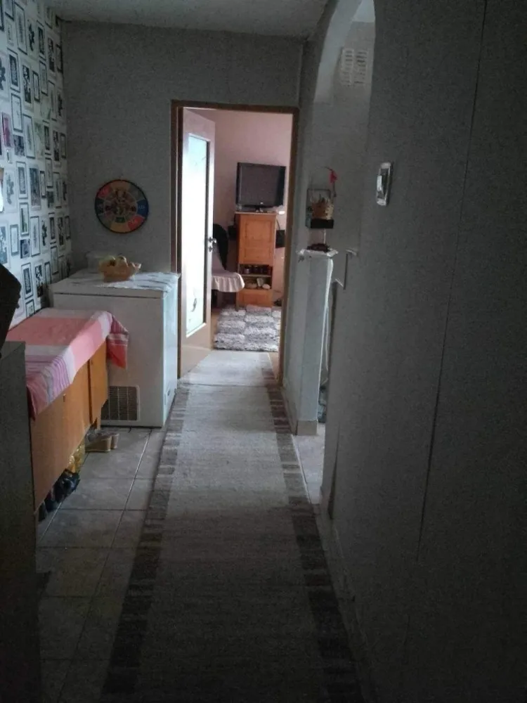 BRASADAS vinde ap 2 cam etaj 4/4 in Micro 17 Satu Mare. - Agentia Imobiliara BRASADAS vinde apartament cu doua camere la etajul 4/4 in Micro 17 cu suprafata utila de 52 mp. 
Beci, 2 balcoane, unul este închis cu termopan, toate geamurile termopan, centrală nouă. 
Apartamentul este aproape de piață. 
Se accepta schimb cu casă la țară in județul Satu Mare.