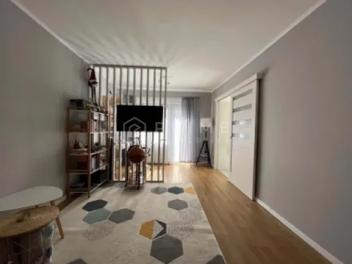 Casă cu 3 camere de închiriat –Curte privata, zona semicentrala
