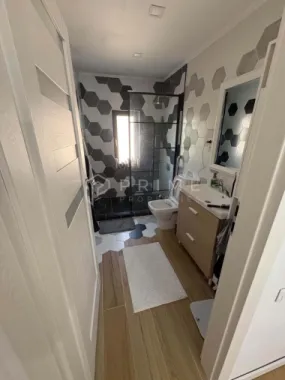 Casă cu 3 camere de închiriat –Curte privata, zona semicentrala