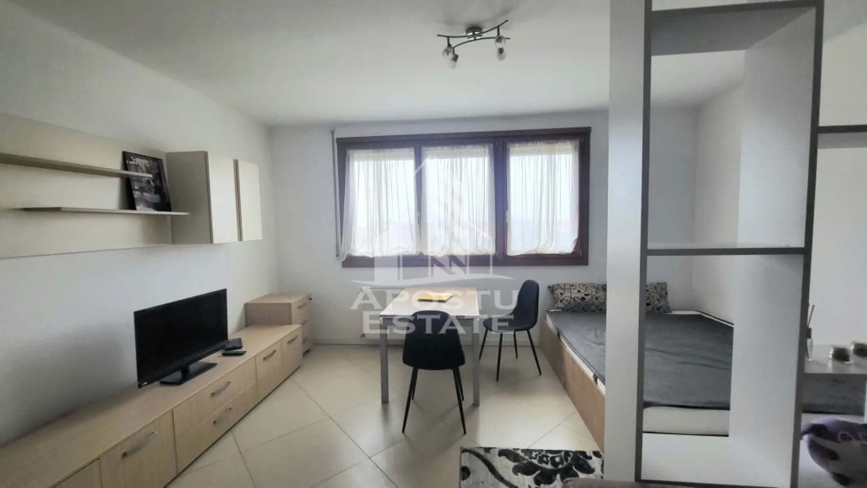Apartament cu o camera semicentral,bloc nou - Apostu Estate va propune spre inchiriere un apartament cu o camera,pe Gheorghe Lazar.
Apartamentul este disponibil la etajul 7,intr-un imobil nou si se desfasoara pe o suprafata utila de 38 mp.
Compartimentare:
-hol
-camera open space cu bucatarie
-baie
Confortul termic se realizeaza prin intermediul centralei pe gaz.
In vecinatate se afla Piata 700,Centru,Piata Unirii si Piata Libertatii.
Disponibil imediat!
Va asteptam cu drag la o vizionare!