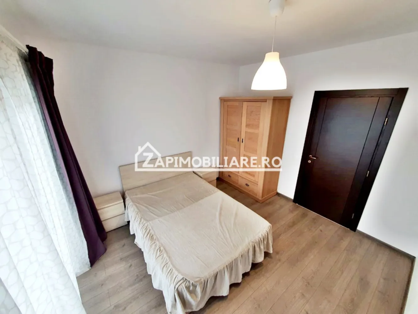 Apartament 2 camere bloc NOU,52mp,cartier Tudor,lift,parcare - Contact 0774048706 Bogdan
De închiriat apartament 2 camere in bloc NOU decomandat confort 1 situat în cartierul Tudor, strada Gloriei suprafață utilă de 52 mp, situat la etajul 4 din 6 cu lift oferit de Zap Imobiliare.
Detalii: 
- 1 living, 1 dormitor, 1 bucătărie, 1 baie, 1 balcon deschis, 1 hol,1 parcare privată
- centrală termică, calorifere, geamuri termopan, ușă metalică.
- masina de spalat rufe, frigider,aragaz.
- 1 parcare privată inclusă în preț 
Proprietatea se află într-o zonă cu un confort deosebit, datorită amplasării în imediata apropiere a tot ceea ce înseamnă viață modernă, și anume: mijloace de transport în comun, magazine, unități de învățământ de toate gradele, piață, parc, bănci, farmacii, s.a.
Locuința se închiriază mobilată și utilată la prețul de 420 Euro 
Comisionul perceput este de 50% din valoarea primei chirii si se plateste o singura data in momentul semnarii contractului de inchiriere.
Contact 0774048706 Bogdan
Acest anunț nu corespunde cerințelor tale? Sună la numărul afișat în anunț și unul dintre agenții noștri te va ajuta cu alte oferte personalizate în funcție de cerințele tale.