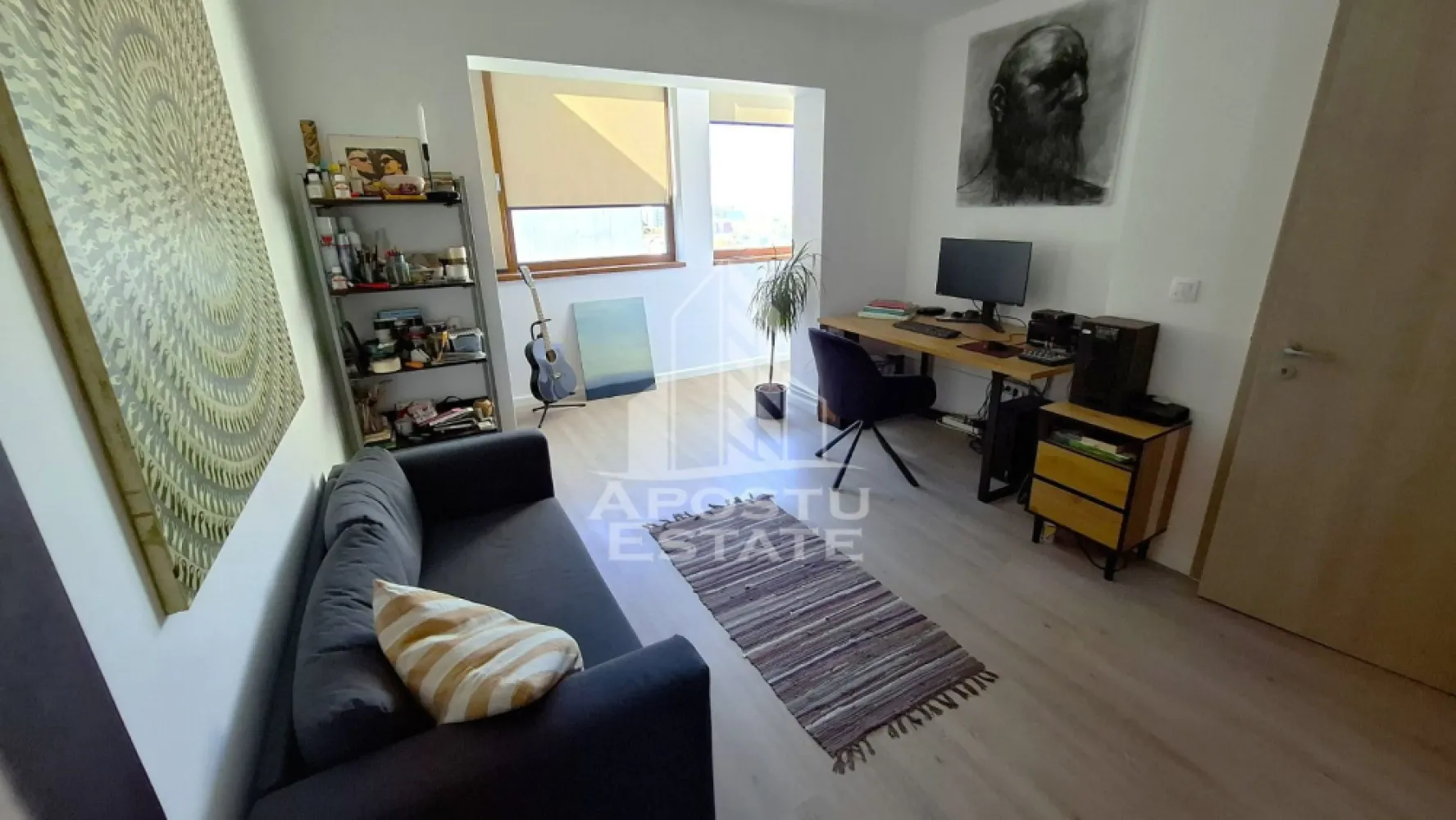 Penthouse mobilat si utilat,3camere,2 bai,parcare subterana,Torontalui - APOSTU ESTATE va propune spre vanzare un penthouse premium cu 3 camere, situat in zona Torontalului, o locatie apreciata pentru accesibilitate, infrastructura dezvoltata si proximitatea fata de principalele puncte de interes ale orasului.

Conceputa pentru un stil de viata modern, proprietatea impresioneaza prin suprafata generoasa de 105 mp utili, compartimentarea excelenta si cele doua terase de aproximativ 18 mp fiecare, orientate spre rasarit si apus, oferind lumina naturala pe tot parcursul zilei si un cadru ideal pentru relaxare.

Cu o suprafata generoasa de 105 mp utili plus doua terase de 18mp respectiv 16 mp,situat la etajul 6.

Compartimentare:

-Hol de acces.

-Living spatios.

-Bucatarie.

-2 dormitoare.

-Dressing.

-2 bai (cada si cabina de dus).

-2 terase.

Locuinta se vinde complet mobilata si utilata, fiind amenajata cu materiale si finisaje de calitate. 

Beneficiaza de centrala termica proprie, sistem de climatizare inverter in fiecare incapere, tamplarie PVC QFort si usa de acces premium.

Locul de parcare subteran este inclus in pret.

Acces facil catre Iulius Town, centrul orasului si principalele artere de circulatie

Aceasta proprietate imbina eleganta, confortul si functionalitatea, fiind alegerea ideala atat pentru locuire, cat si pentru investitie.

Va oferim consultanta si solutii financiare prin colaboratorii nostrii!

Va asteptam cu drag la o vizionare!