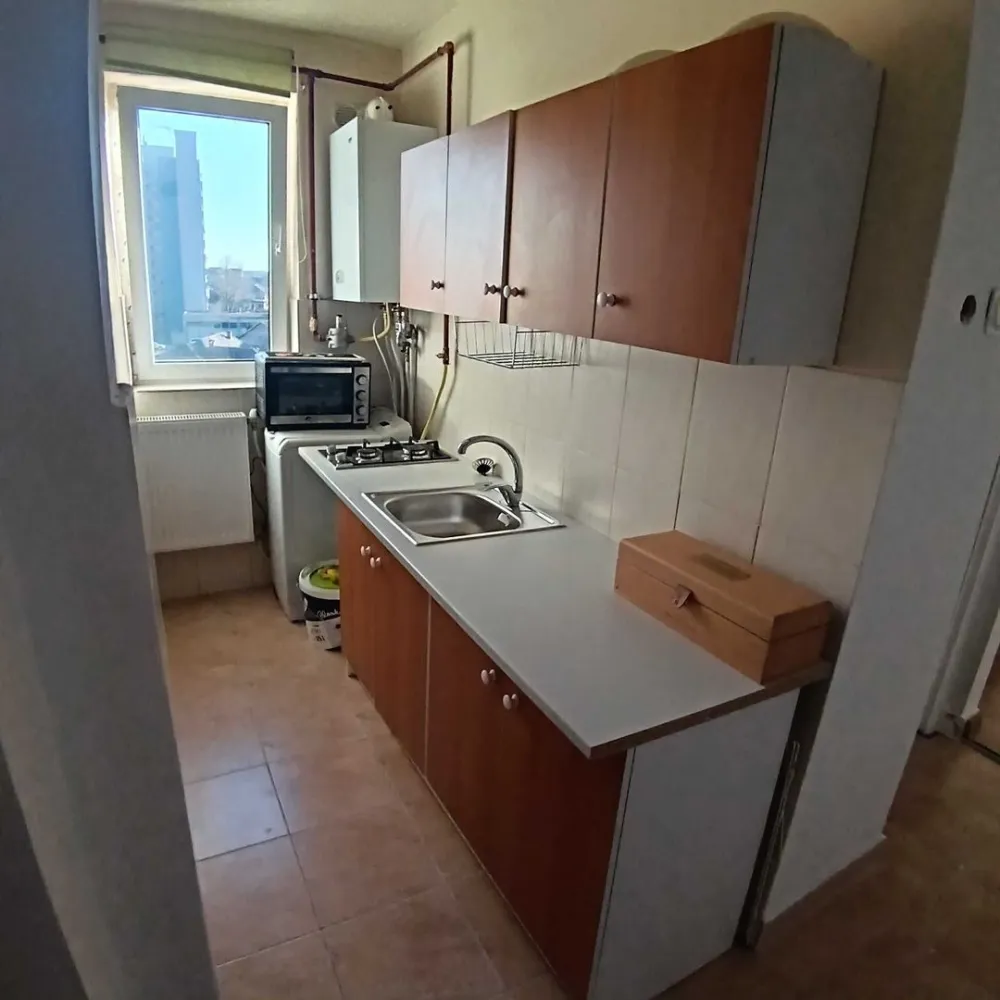 BRASADAS vinde ap 2 cam etaj 4/4 Dariu Pop. - Agentia Imobiliara BRASADAS vinde apartament cu 2 camere cu suprafata utila de 33 mp. la etajul 4/4 in Micro 14 pe Dariu Pop. Este complet renovat, uși noi, geamuri termopan, centrala termica, finisaje noi, mobilat, cu acoperișul reparat.
Www.brasadas.com.