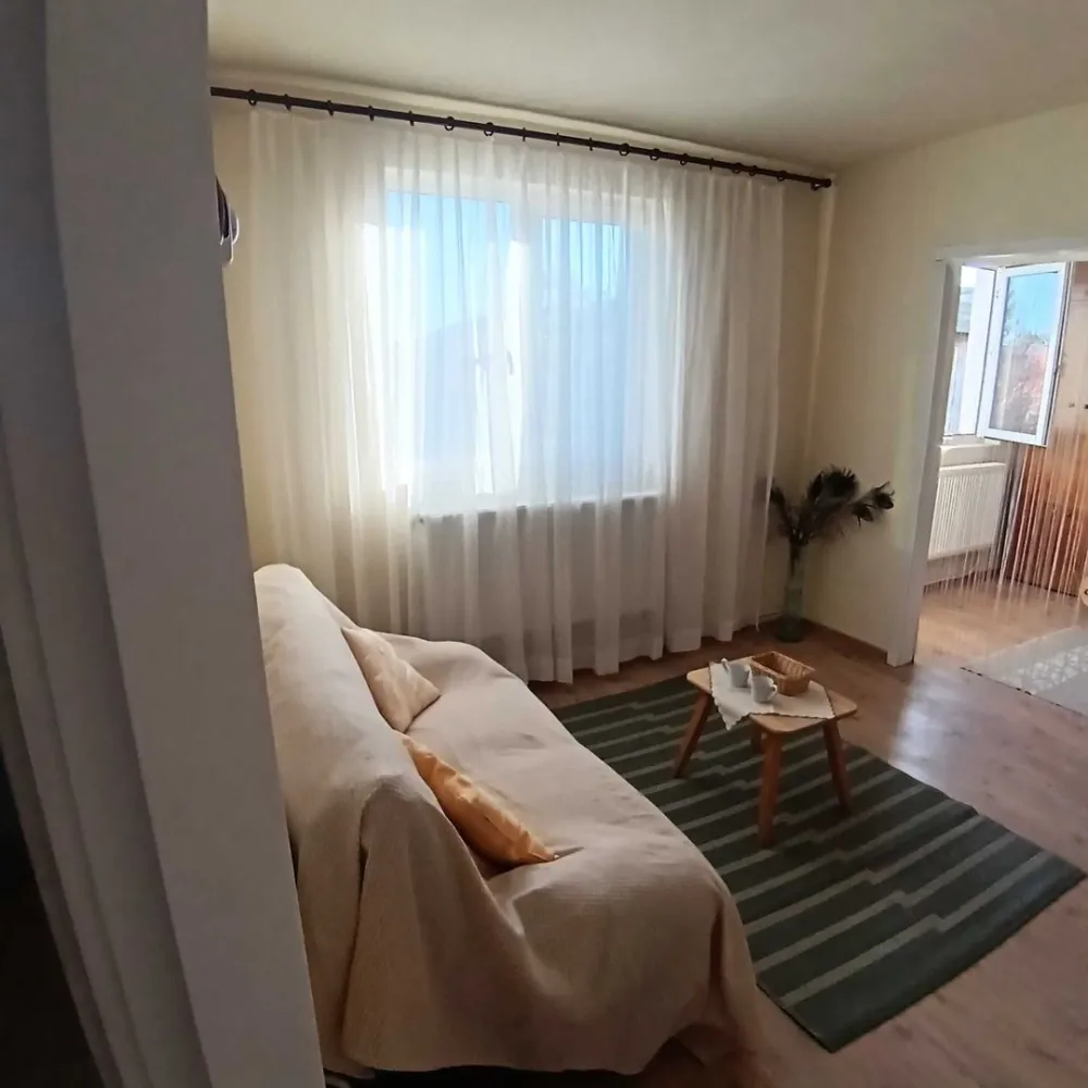 BRASADAS vinde ap 2 cam etaj 4/4 Dariu Pop. - Agentia Imobiliara BRASADAS vinde apartament cu 2 camere cu suprafata utila de 33 mp. la etajul 4/4 in Micro 14 pe Dariu Pop. Este complet renovat, uși noi, geamuri termopan, centrala termica, finisaje noi, mobilat, cu acoperișul reparat.
Www.brasadas.com.