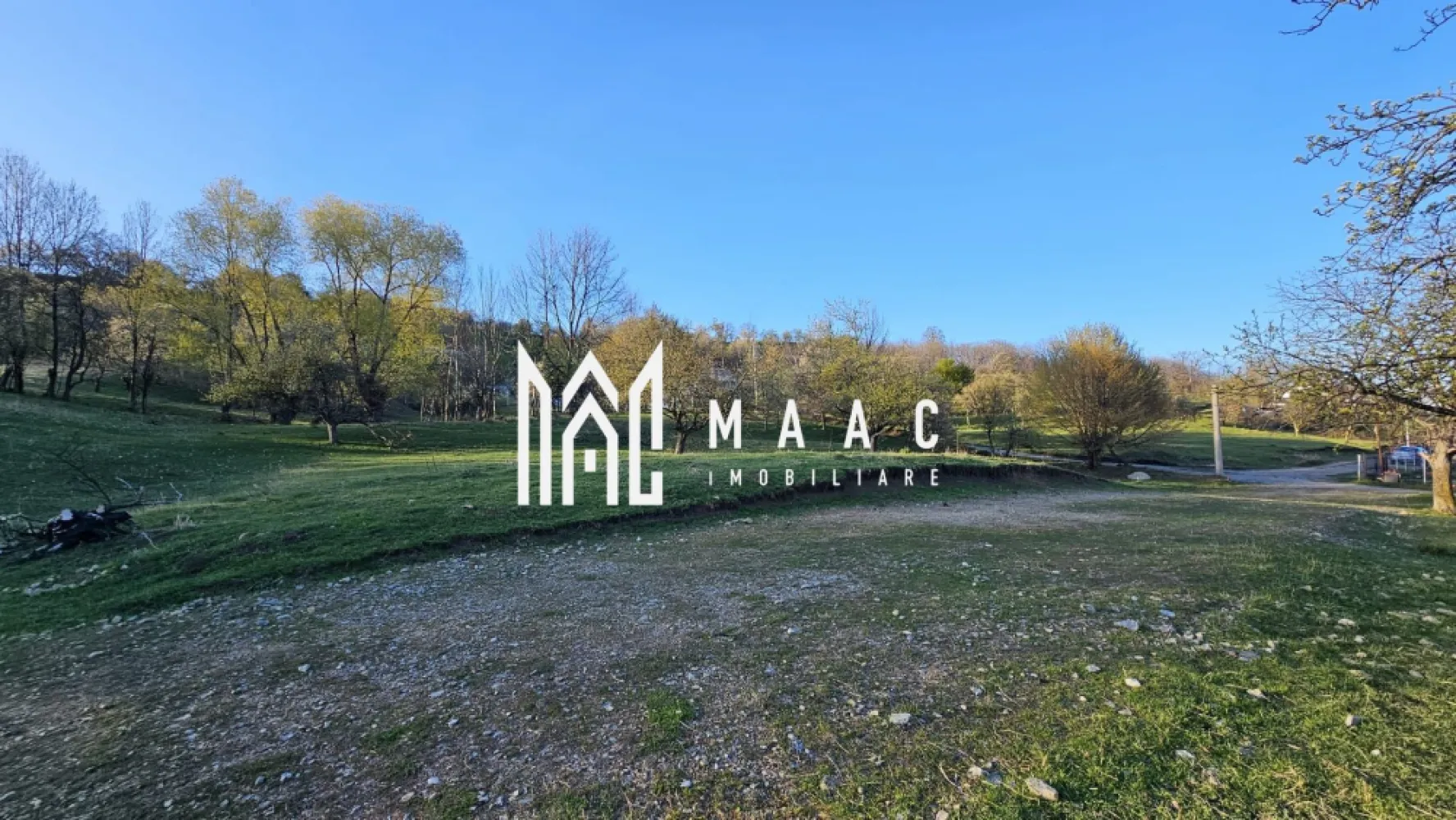 Teren Intravilan | 890 MP | Cisnadioara - MAAC vă propune spre vânzare un teren intravilan cu o suprafață de 890 mp, situat în Cisnădioara, într-o zonă turistică deosebită, recunoscută pentru liniștea și frumusețea peisajelor.

Proprietatea oferă o priveliște spectaculoasă către Cetatea Cisnădioarei, Masivul Măgura și Munții Cindrel, fiind locul ideal pentru construirea unei locuințe de vis sau pentru o investiție de viitor.

Terenul deține certificat de urbanism, iar utilitățile se află în imediata apropiere, ceea ce permite demararea rapidă a construcției.

O oportunitate rară de a achiziționa un teren într-o locație premium, aproape de Sibiu, unde natura și confortul se îmbină perfect.

Pentru mai multe detalii sau pentru a programa o vizionare, vă rugăm să ne contactați specificând ID : CP3037179